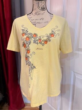 Vintage Short-Sleeve Atlanta GA Glittery  Peaches Print V-Neck T-Shirt